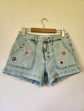 Indigo Rein Light Wash Floral Embroidered Patch Pocket Denim Shorts Size 7 Boho